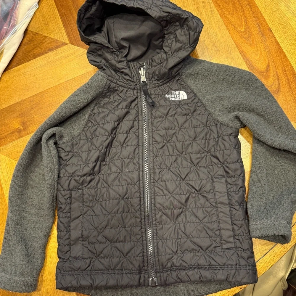 The North Face Kids Black Quilted Puffer Jacket 4T